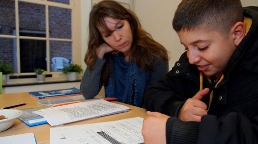 Blokken met de huiswerkbegeleidster